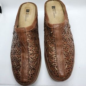 White Mountain Perforated Loafers Gold & Brown 1.5" Heel Sz 8M